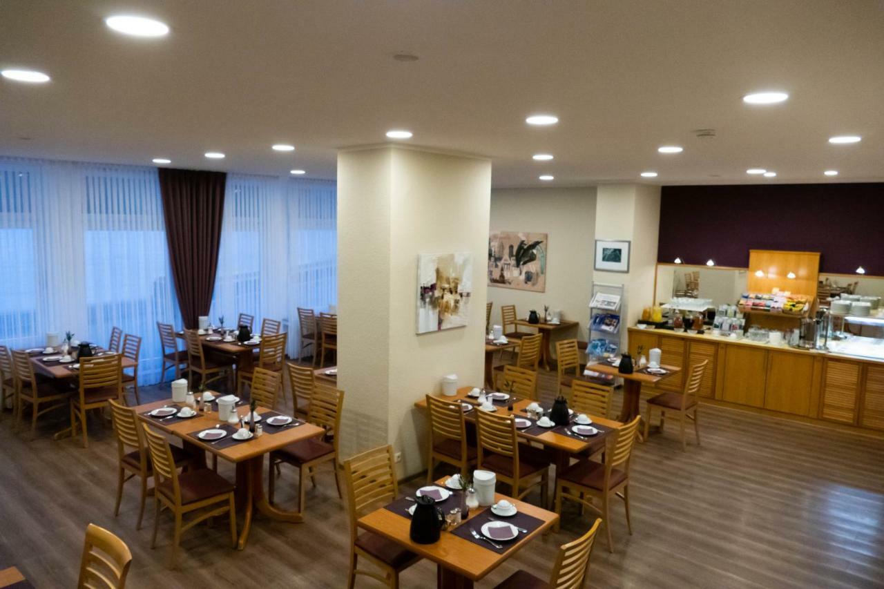 Partner Central-hotel Отель 3*
